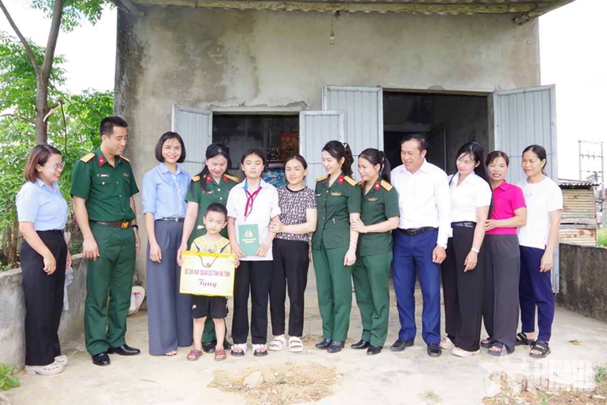 Quân khu 4: Đồng hành chắp cánh ước mơ học sinh nghèo

